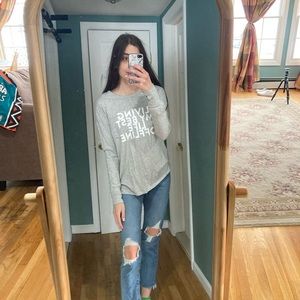 Gray aerie graphic tee in size small.